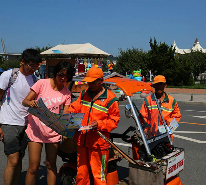 Voluntary guide with reflective clothing